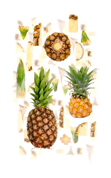 Abstrakt Bakgrund Gjord Ananas Frukt Bitar Skivor Och Blad Isolerade — Stockfoto