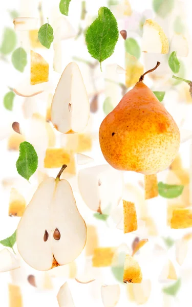 Kivonat Háttér Készült Narancs Körte Gyümölcs Darabok Szeletek Levelek Elszigetelt — Stock Fotó
