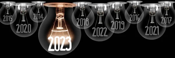 Pozioma Grupa Świecących Żarówek Włóknem Kształcie Nowego Roku 2023 Ciemne — Zdjęcie stockowe
