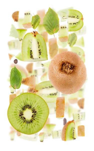 Fundal Abstract Din Bucăți Fructe Kiwi Felii Frunze Izolate Alb — Fotografie, imagine de stoc