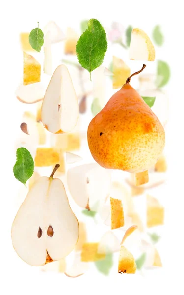 Abstraktní Pozadí Kousky Pomerančového Ovoce Plátky Listy Izolované Bílém — Stock fotografie