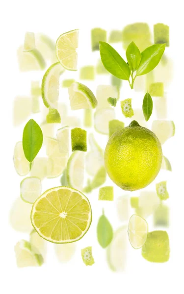 Abstracte Achtergrond Gemaakt Van Limoen Stukjes Fruit Plakjes Blaadjes Geïsoleerd — Stockfoto