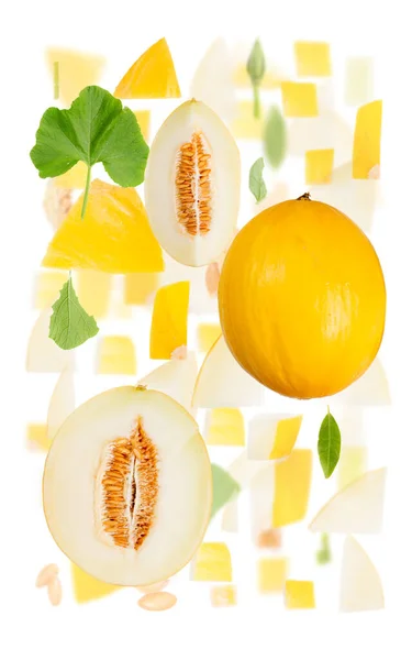 Abstraktní Pozadí Kousky Ovoce Plátky Listy Melounu Cukrového Izolované Bílém — Stock fotografie
