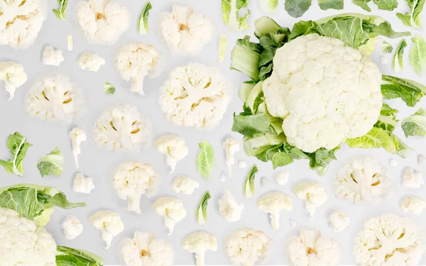 Latar Belakang Abstrak Terbuat Dari Potongan Sayuran Cauliflower Irisan Dan — Stok Foto