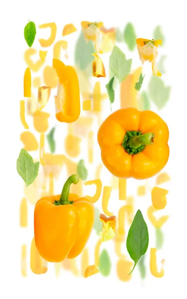 Абстрактний Фон Зроблений Жовтого Bell Pepper Шматочків Овочів Шматочків Листя — стокове фото