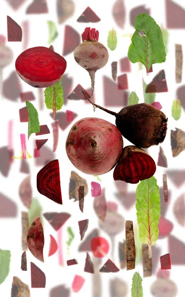 Abstraktní Pozadí Červené Řepy Kousky Zeleniny Plátky Listy Izolované Bílém — Stock fotografie
