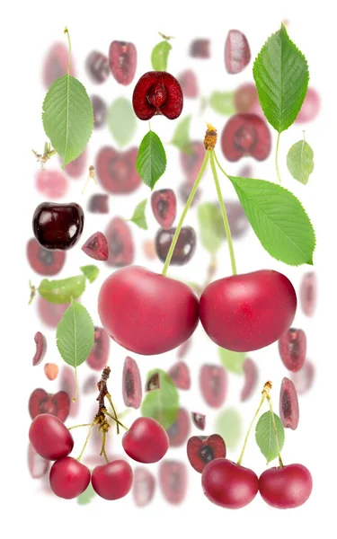 Abstraktní Pozadí Kousky Třešňového Ovoce Plátky Listy Izolované Bílém — Stock fotografie