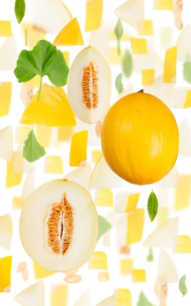 Abstracte Achtergrond Gemaakt Van Suikermeloen Stukjes Fruit Plakjes Blaadjes Geïsoleerd — Stockfoto