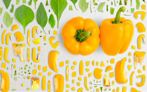 Абстрактний Фон Зроблений Жовтого Bell Pepper Шматочків Овочів Шматочків Листків — стокове фото