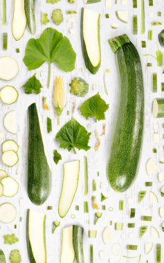 Kabak ezmesi, dilimleme ve yaprak koleksiyonu. Düz bir zemin, ahşap zemin üzerinde kusursuz soyut..