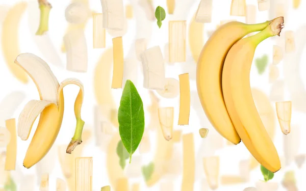 Abstraktní Pozadí Banánových Kousků Ovoce Plátků Listů Izolovaných Bílém — Stock fotografie