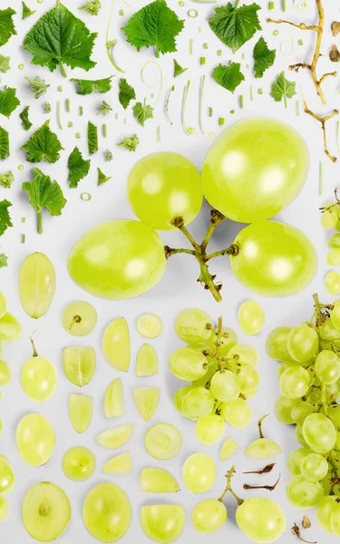 Abstract Background Made Green Grape Fruit Pieces Slices Leaves Isolated — Stock Photo, Image