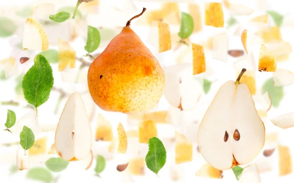 Kivonat Háttér Készült Narancs Körte Gyümölcs Darabok Szeletek Levelek Elszigetelt — Stock Fotó