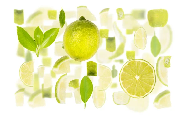 Abstracte Achtergrond Gemaakt Van Limoen Stukjes Fruit Plakjes Blaadjes Geïsoleerd — Stockfoto