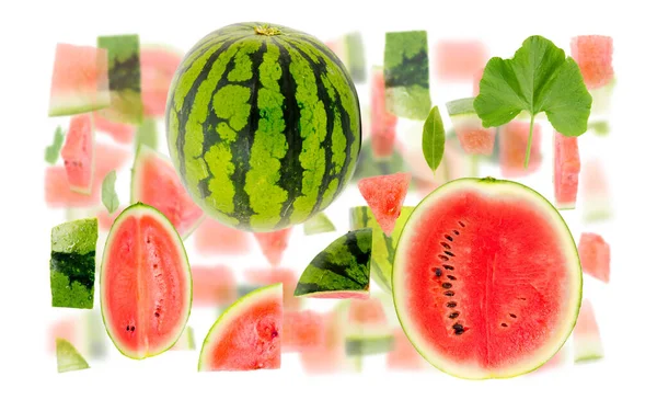Abstrakt Bakgrund Gjord Vattenmelon Frukt Bitar Skivor Och Blad Isolerade — Stockfoto