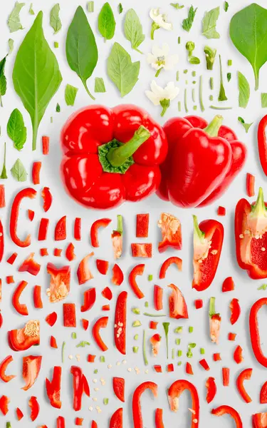 Абстрактний Фон Овочевих Шматочків Red Bell Pepper Скибочок Листя Ізольовані — стокове фото