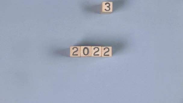 编号2021改为2022和2023的木制立方体块 新年和时间的概念 高质量的停止运动4K视频 — 图库视频影像