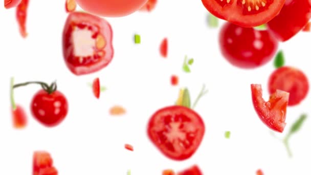 Tomatengemüsestücke Scheiben Und Blätter Werden Isoliert Auf Weiß Nach Unten — Stockvideo