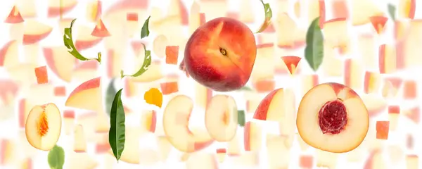 Abstrakt Bakgrund Gjord Persika Frukt Bitar Skivor Och Blad Isolerade — Stockfoto