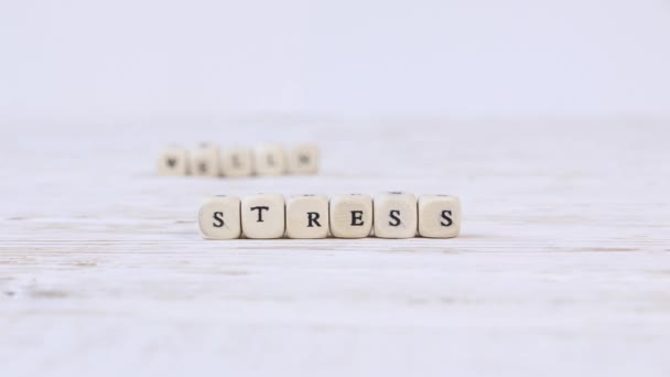 Drewniane Klocki Znakiem Stresu Zamieniane Wellness Koncepcja Dobrego Samopoczucia Motywacji — Wideo stockowe