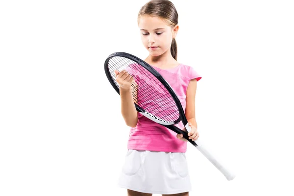 ピンクの衣装を着た若い女性テニス選手 小さな女の子ポーズとともにラケットとボール絶縁上の白い背景 — ストック写真