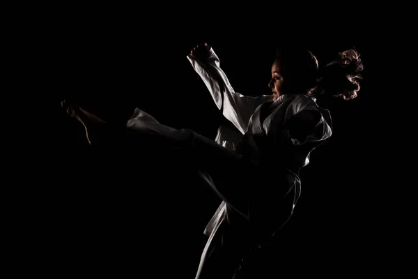 Een Jong Meisje Die Karate Traint Kind Kimono Tegen Zwarte — Stockfoto