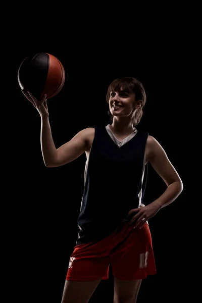 Vrouwelijke Basketbalspeler Mooi Meisje Met Een Bal Zijverlicht Half Silhouet — Stockfoto