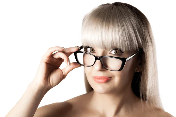 Portrét Krásné Brunetky Blond Ofinou Nošení Brýlí — Stock fotografie