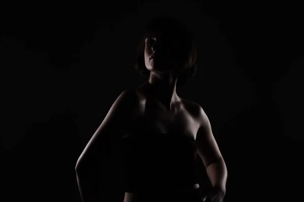 Retrato Belleza Iluminado Lado Oscuro Una Dama Con Pelo Corto — Foto de Stock