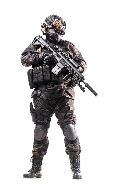 全副武装 身穿战术服装和装备 背景为白色的士兵 — 图库照片