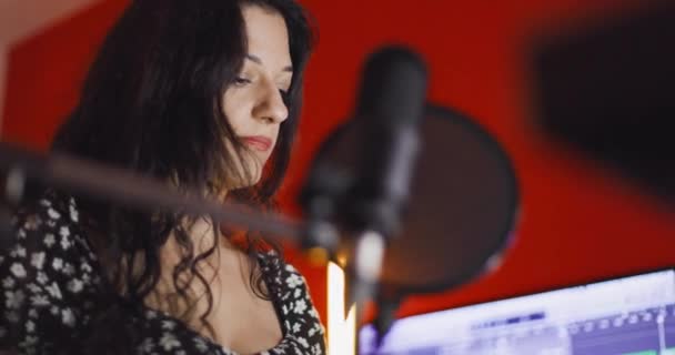 Female Music Producer Studio Audio Recording Monitoring Equipment Girl Puttion — Vídeo de stock