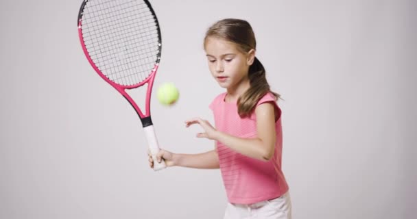 Young Female Tennis Player Girl Pink Sports Outfit Bouncing Ball — Vídeo de stock