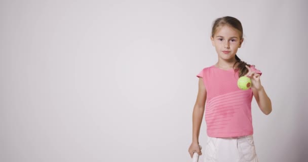 Молодая Теннисистка Девушка Розовом Спортивном Костюме — стоковое видео