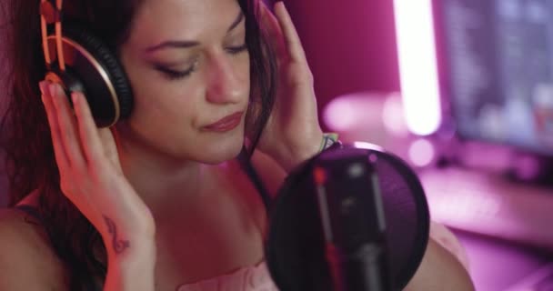 Female Music Producer Studio Audio Recording Equipment Girl Singing Professional — Vídeo de stock