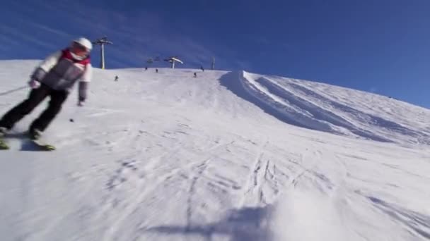 Girl Skier Skiing Slopes Swiss Alps — Vídeos de Stock
