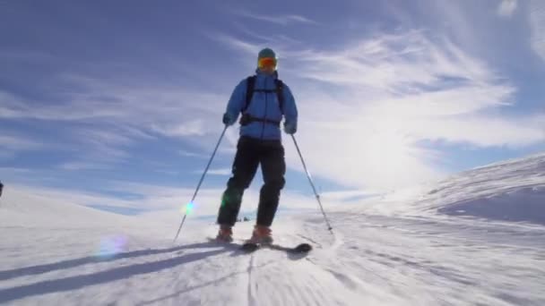 Szakmai Haladó Síelő Síelés Svájci Alpok Lejtőin — Stock videók