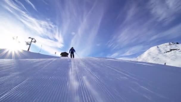 Professional Skier Skiing Slopes Swiss Alps Sun Rays Lens Flare — Stock Video
