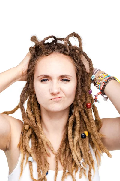 Retrato Una Chica Caucásica Con Peinado Rastas —  Fotos de Stock