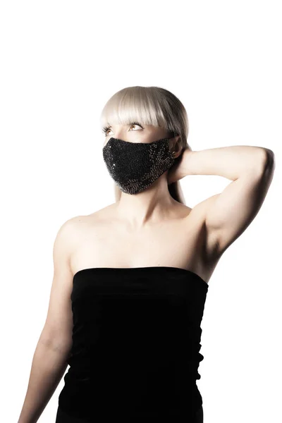 Красивая Брюнетка Белокурыми Волосами Челка Бахромой Носить Черный Модный Защитный — стоковое фото
