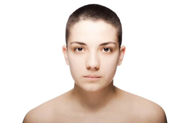 Студійний Портрет Красивої Молодої Жінки Дуже Коротким Волоссям Білому Фоні — стокове фото