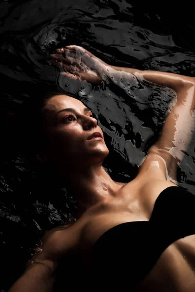 Beautiful Caucasian Girl Swimsuit Lying Water Reflections Surface — Stock Photo, Image