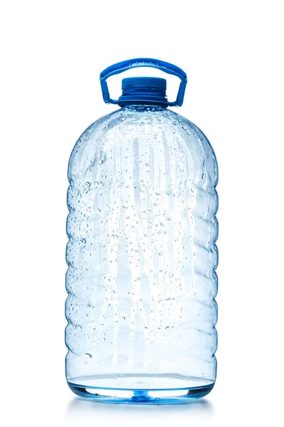 Один Пять Литров Пластиковой Бутылки Голубой Крышкой Изолированы Белой Backgroubd — стоковое фото