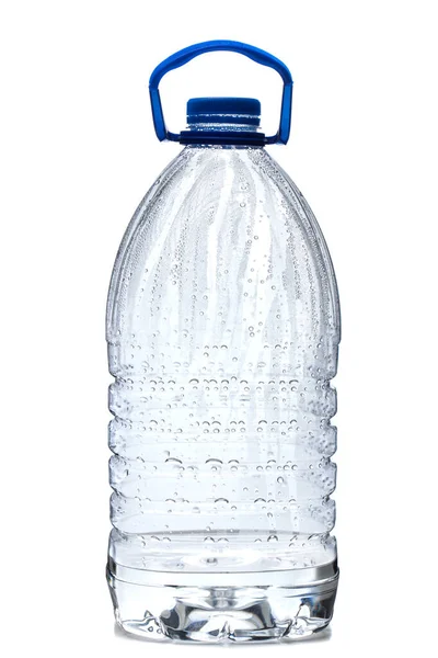Uma Garrafa Água Plástico Cinco Litros Com Tampa Azul Isolada — Fotografia de Stock