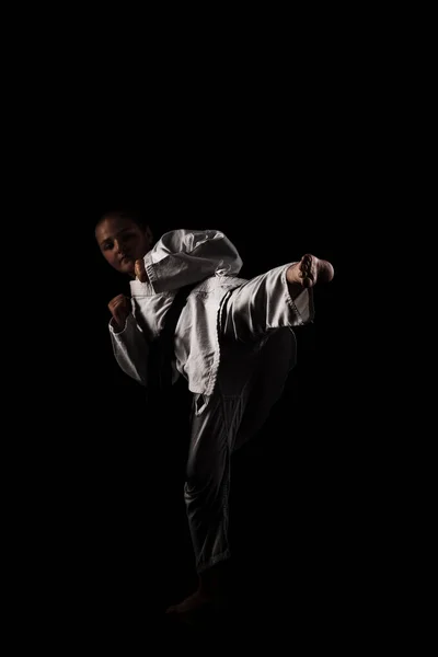 Ung Flicka Som Tränar Karate Barn Kimono Mot Svart Bakgrund — Stockfoto