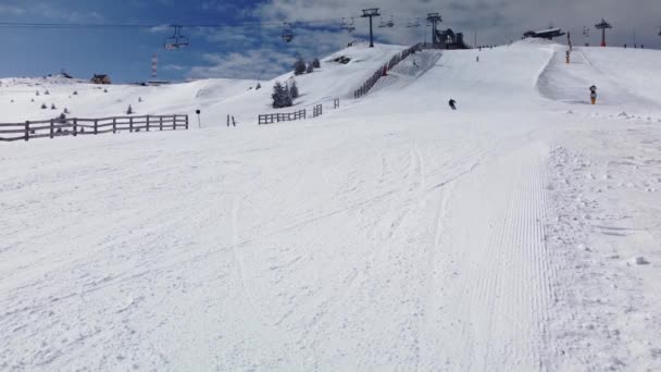 Ski Piste Duboka Estância Esqui Kopaonik Sérvia Inverno Vídeo Aéreo — Vídeo de Stock
