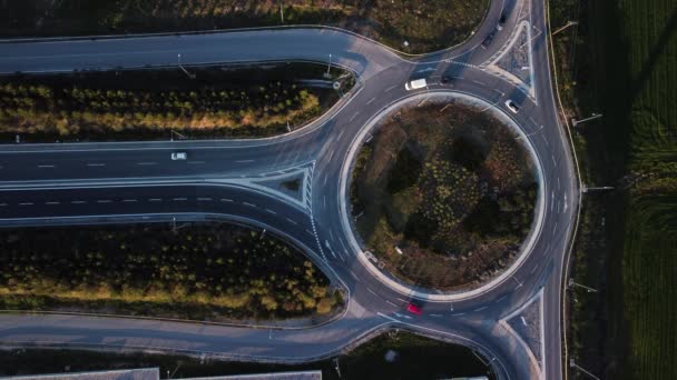 Roundabout Pandangan Persimpangan Lingkaran Lalu Lintas Dari Atas Video Udara — Stok Video