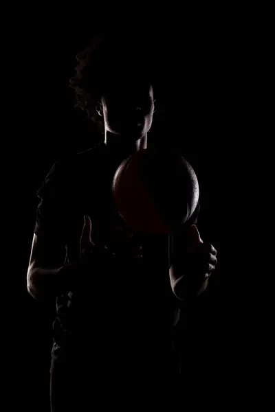 Side Lit Silhouette Basketball Player African American Man Holding Basket — ストック写真