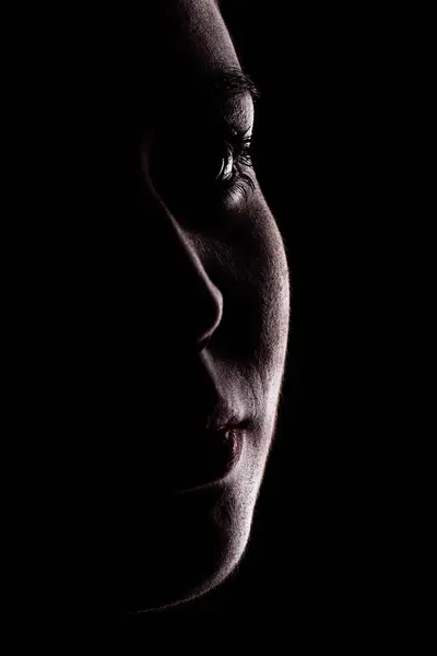 Boczne Oświetlenie Sylwetka Portret Dziewczyny Czarnym Tle — Zdjęcie stockowe