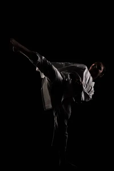 Mladá Dívka Cvičí Karate Dítě Kimonu Černém Pozadí Stock Snímky