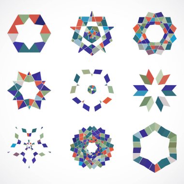 Çeşitli şekillerde geometrik soyut desenlerin vektör koleksiyonu